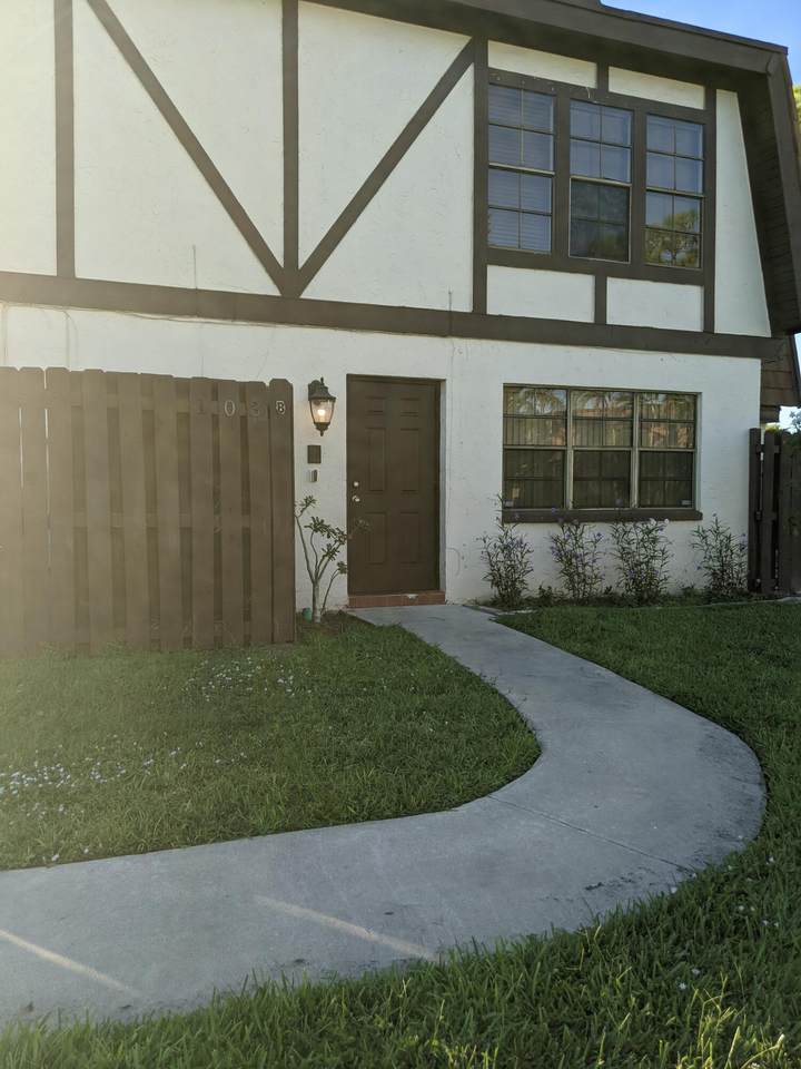 103 Weybridge Circle - Photo 1