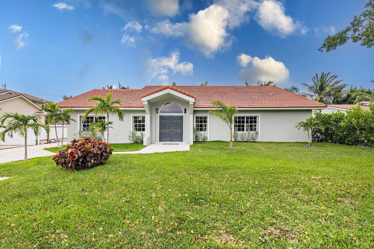 135 Rutland Boulevard - Photo 1