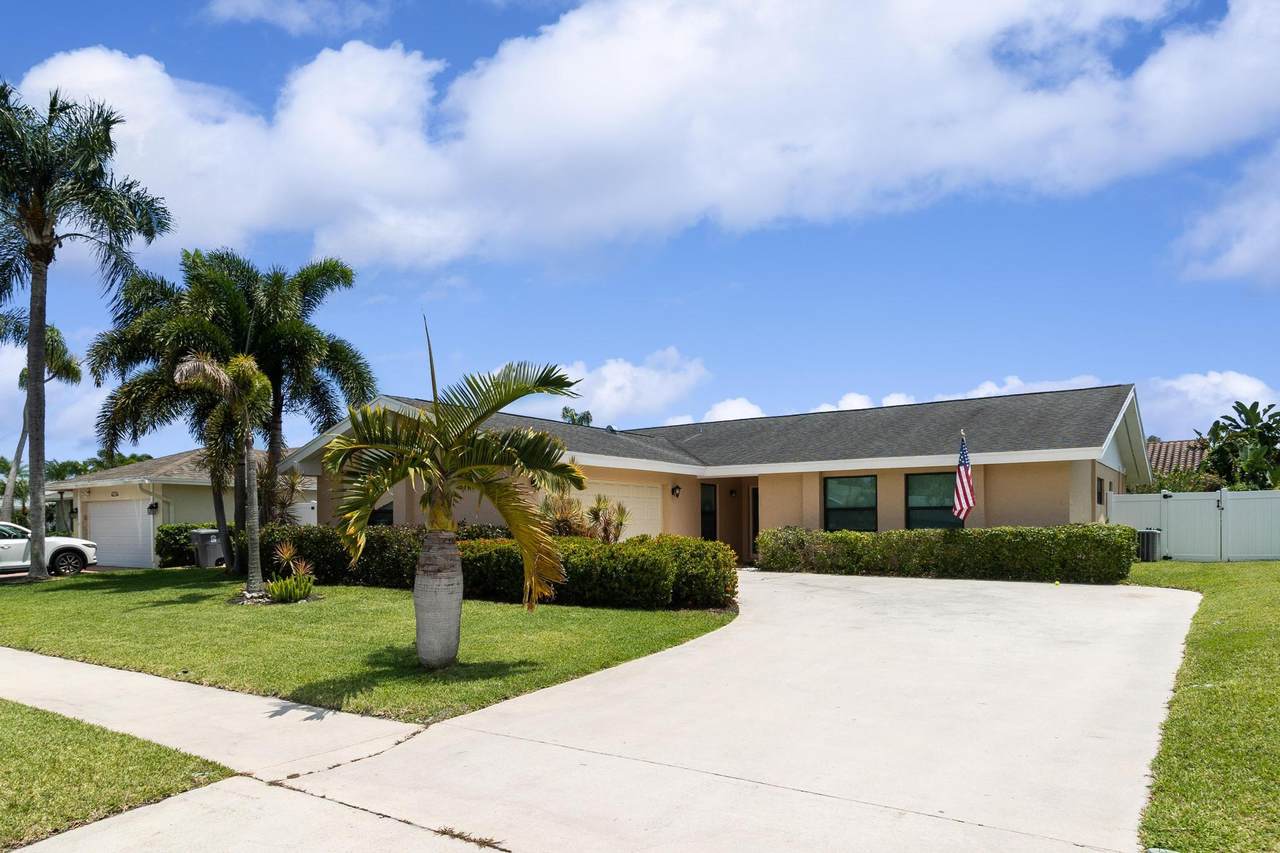 4250 Woods End Road - Photo 1