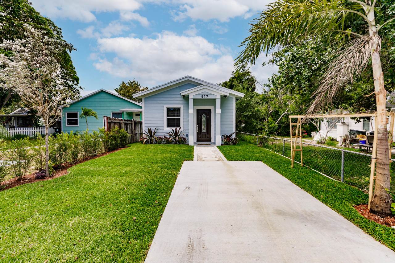617 E Street - Photo 1