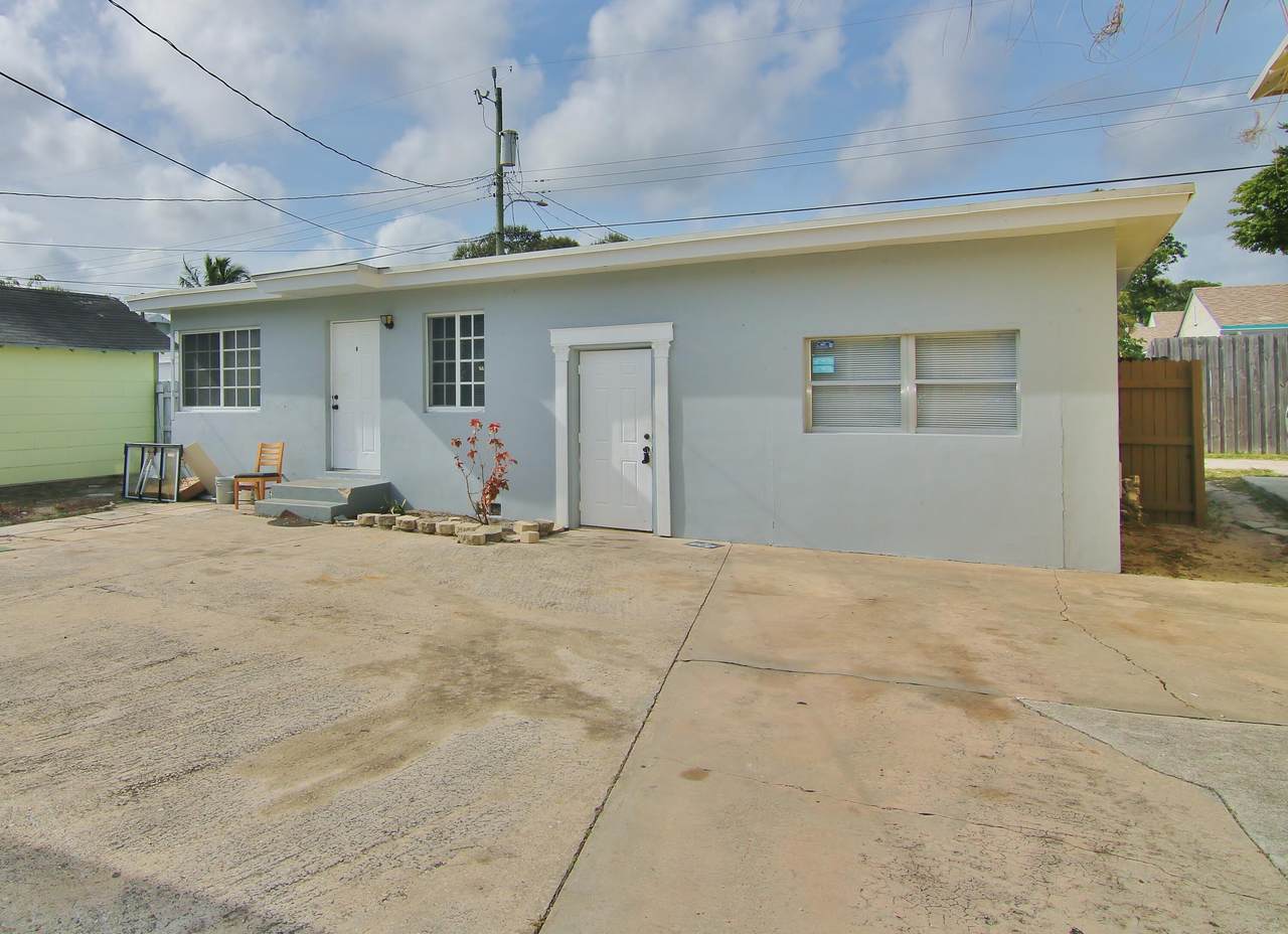 215 Federal Highway - Photo 1