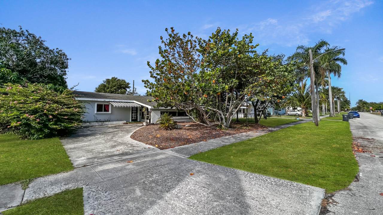 224 Greenbriar Drive - Photo 1