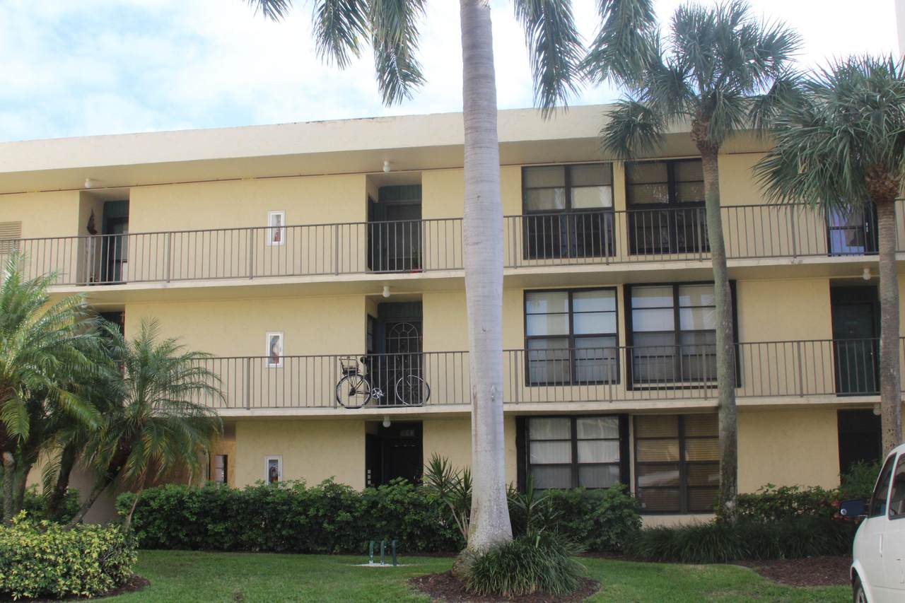 7 Royal Palm Way - Photo 1