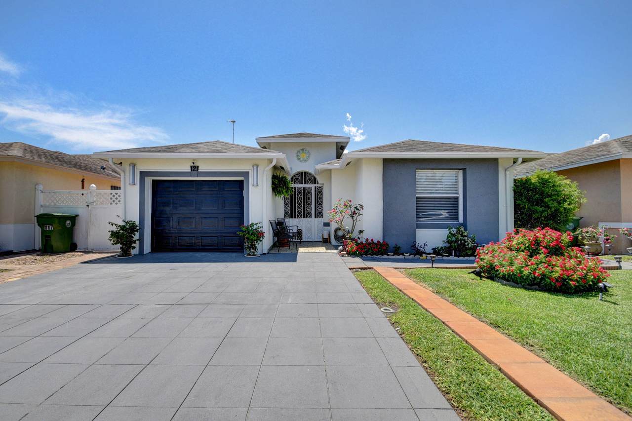 121 Vanessa Street - Photo 1