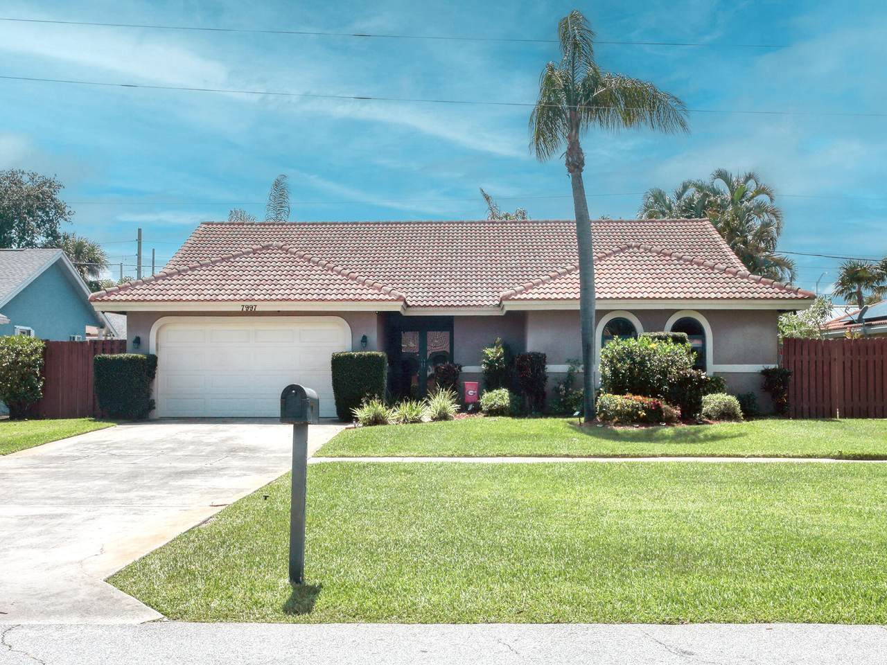 7997 Country Club Boulevard - Photo 1