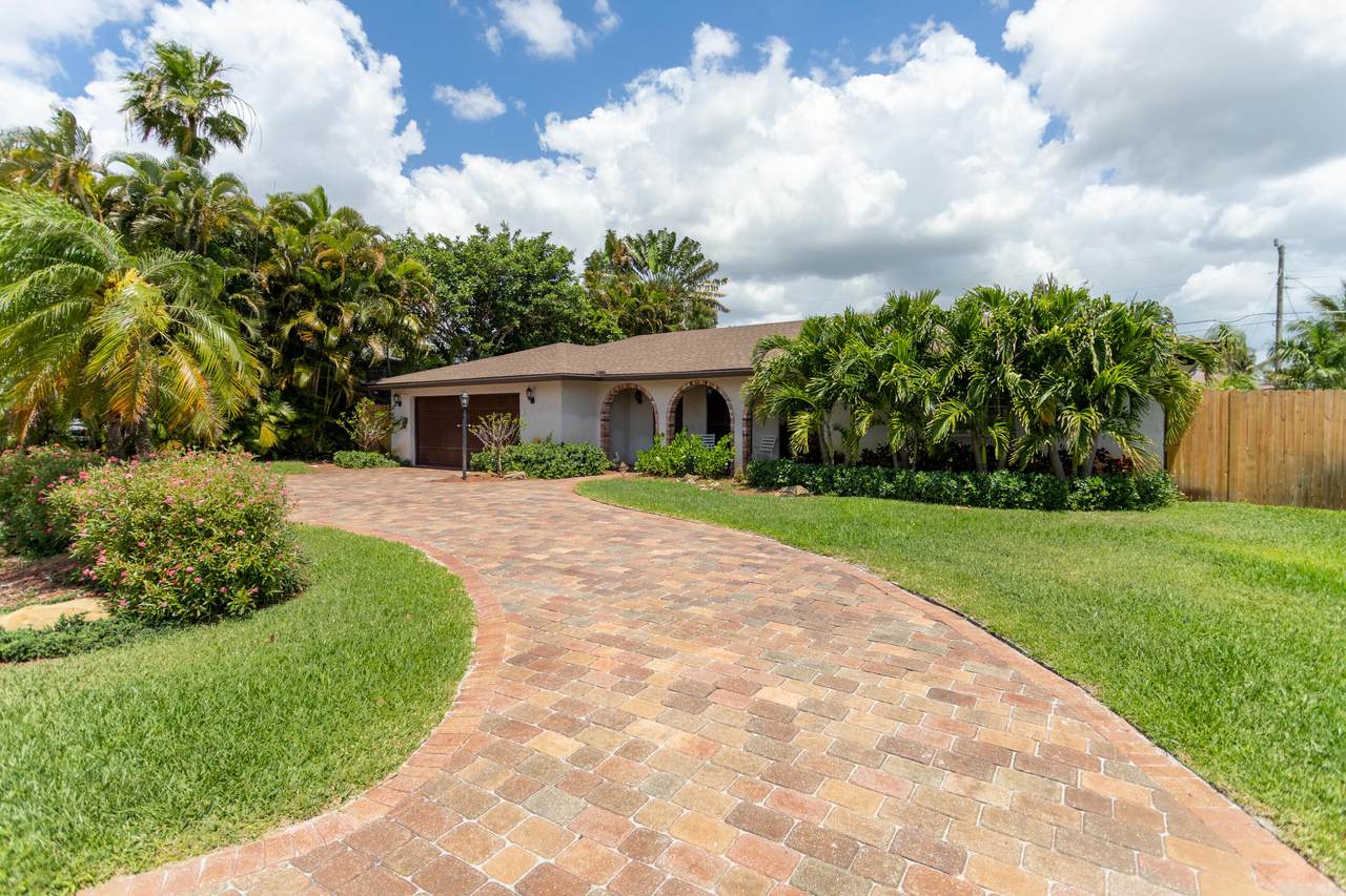 719 27th Way - Photo 1