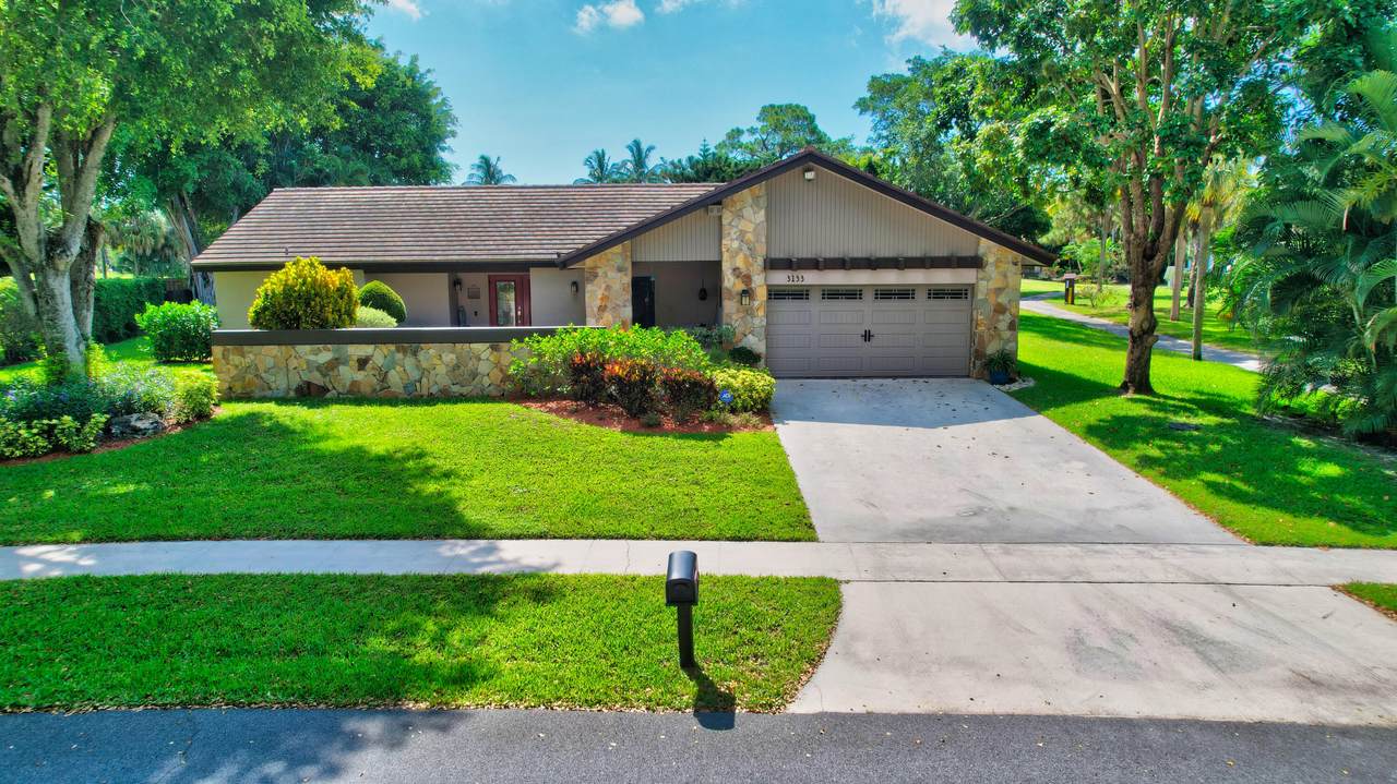 3133 Lakeview Drive - Photo 1