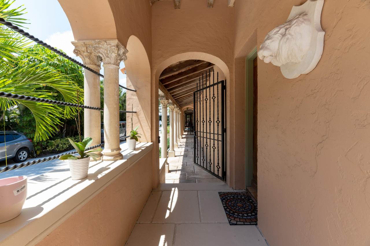 200 Ocean Boulevard - Photo 1