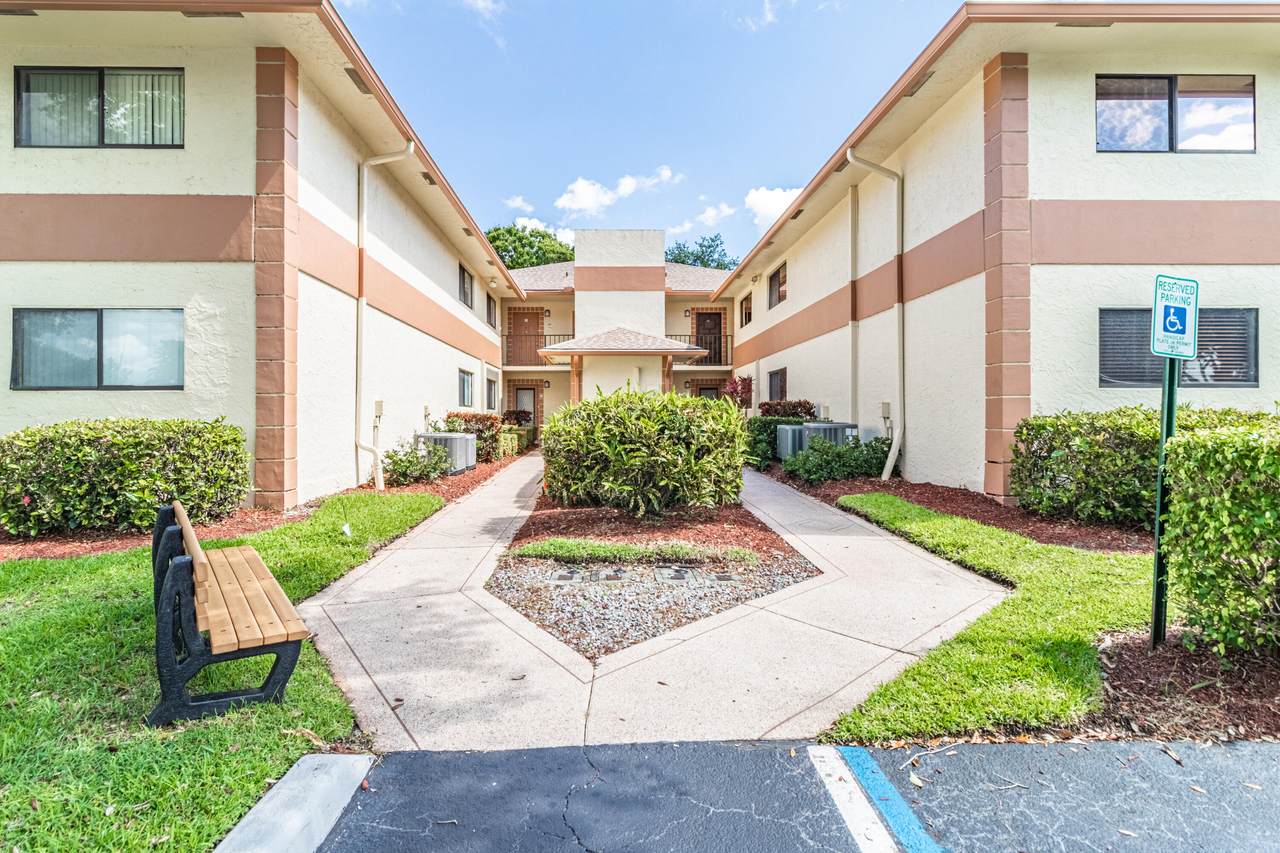 15401 Pembridge Avenue - Photo 1