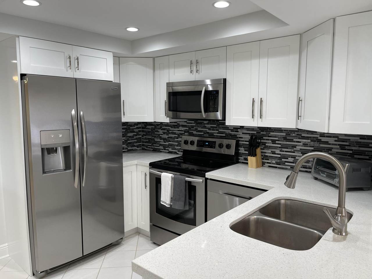 1660 12 Oaks Way - Photo 1