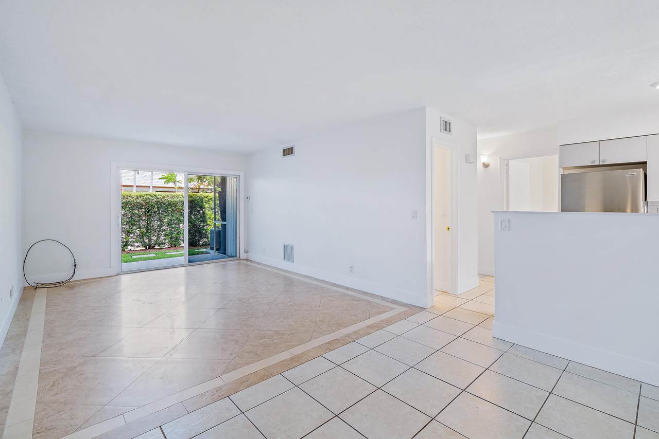 148 Yacht Club Drive - Photo 1