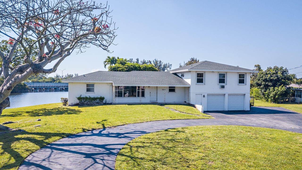 7442 Venetian Way - Photo 1