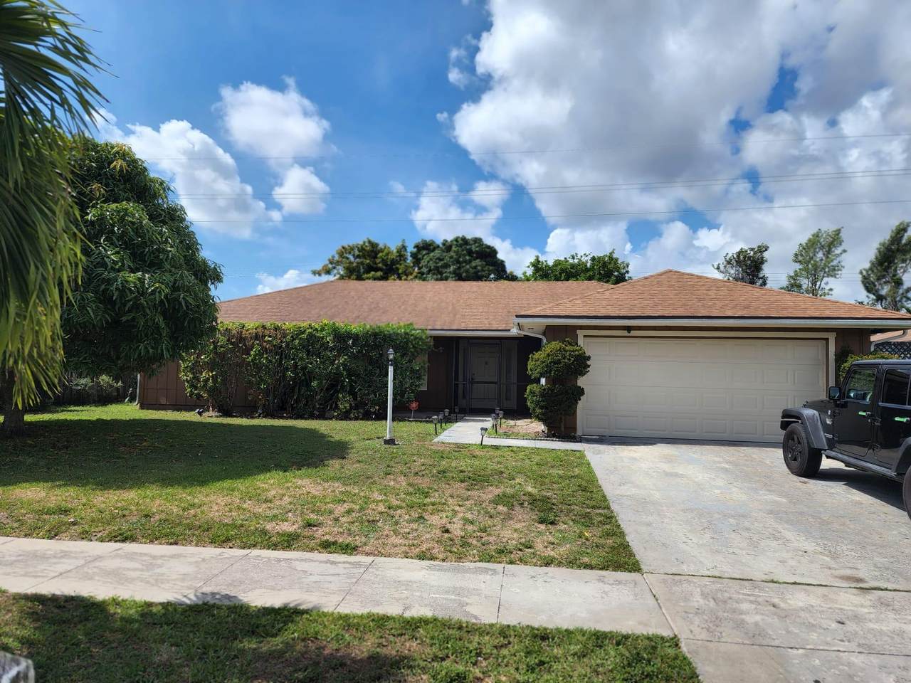 2551 Canterbury Drive - Photo 1