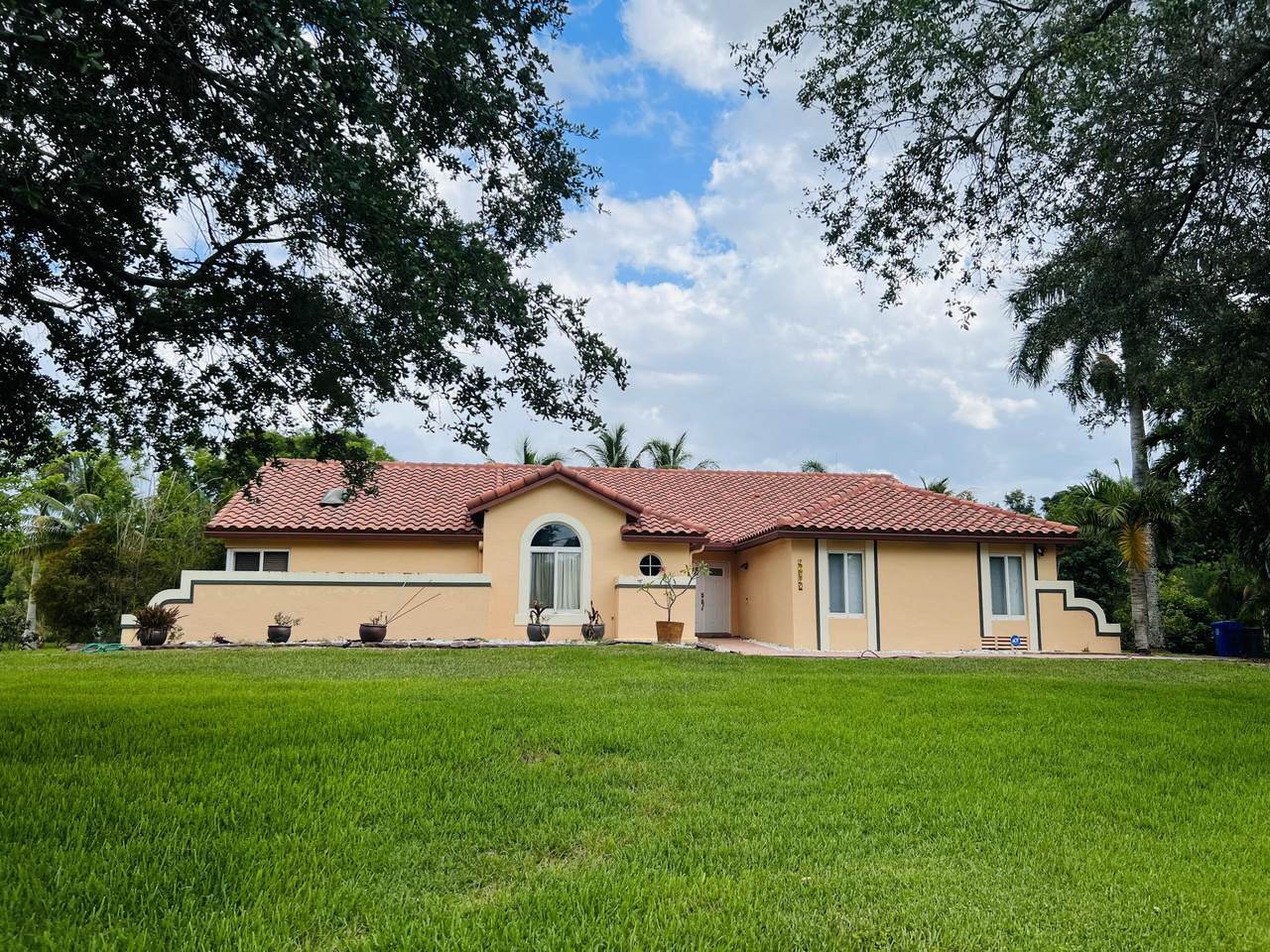 17610 48th Street - Photo 1