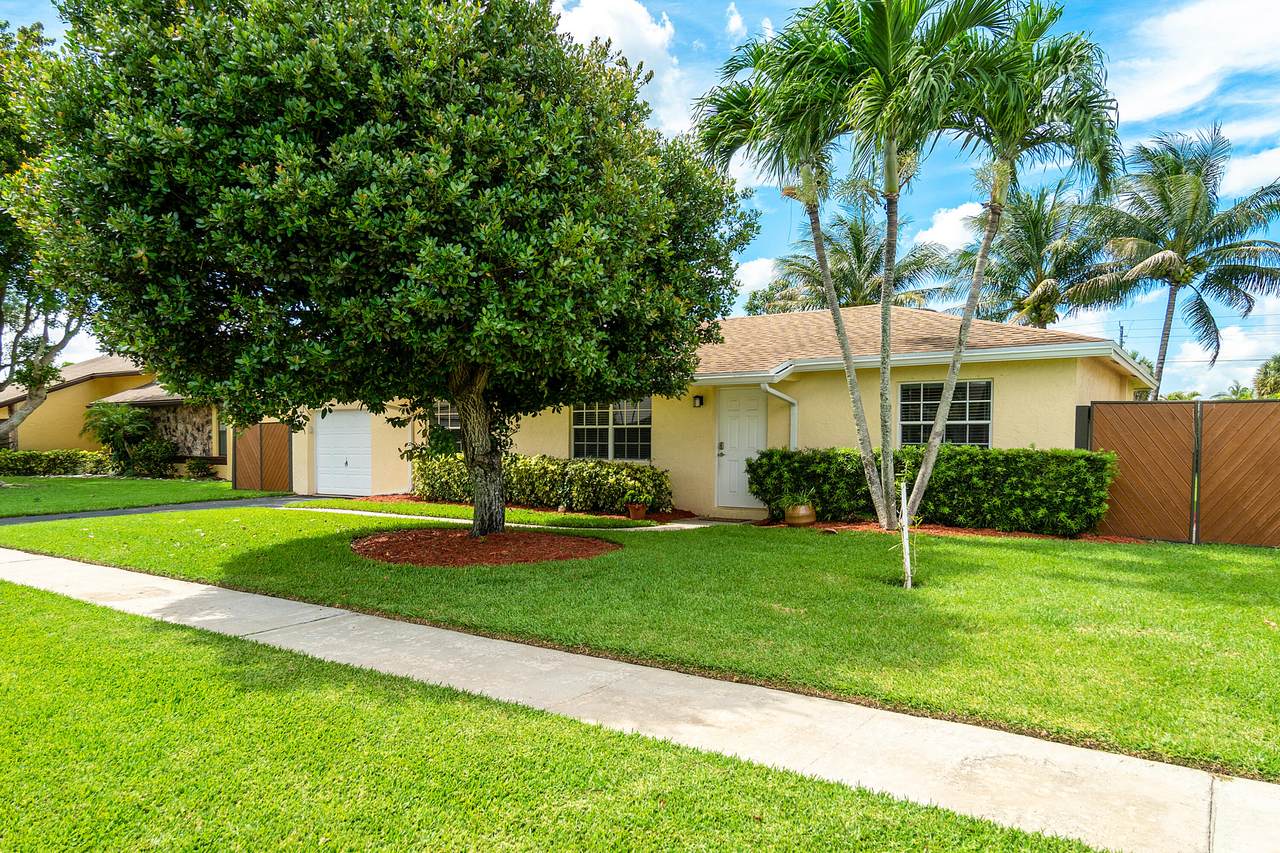 9702 Richmond Circle - Photo 1