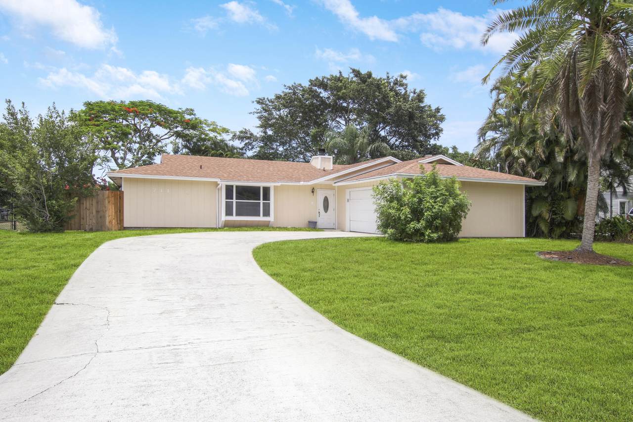 711 Sweetbay Avenue - Photo 1