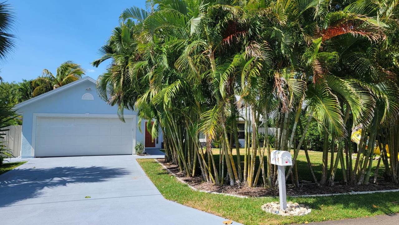 140 Flores Street - Photo 1