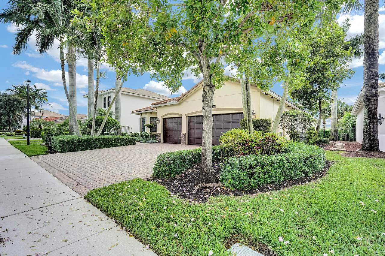 15764 Glencrest Avenue - Photo 1