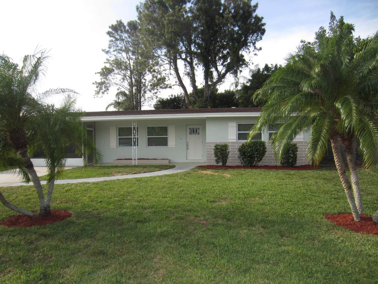 604 Azalea Avenue - Photo 1