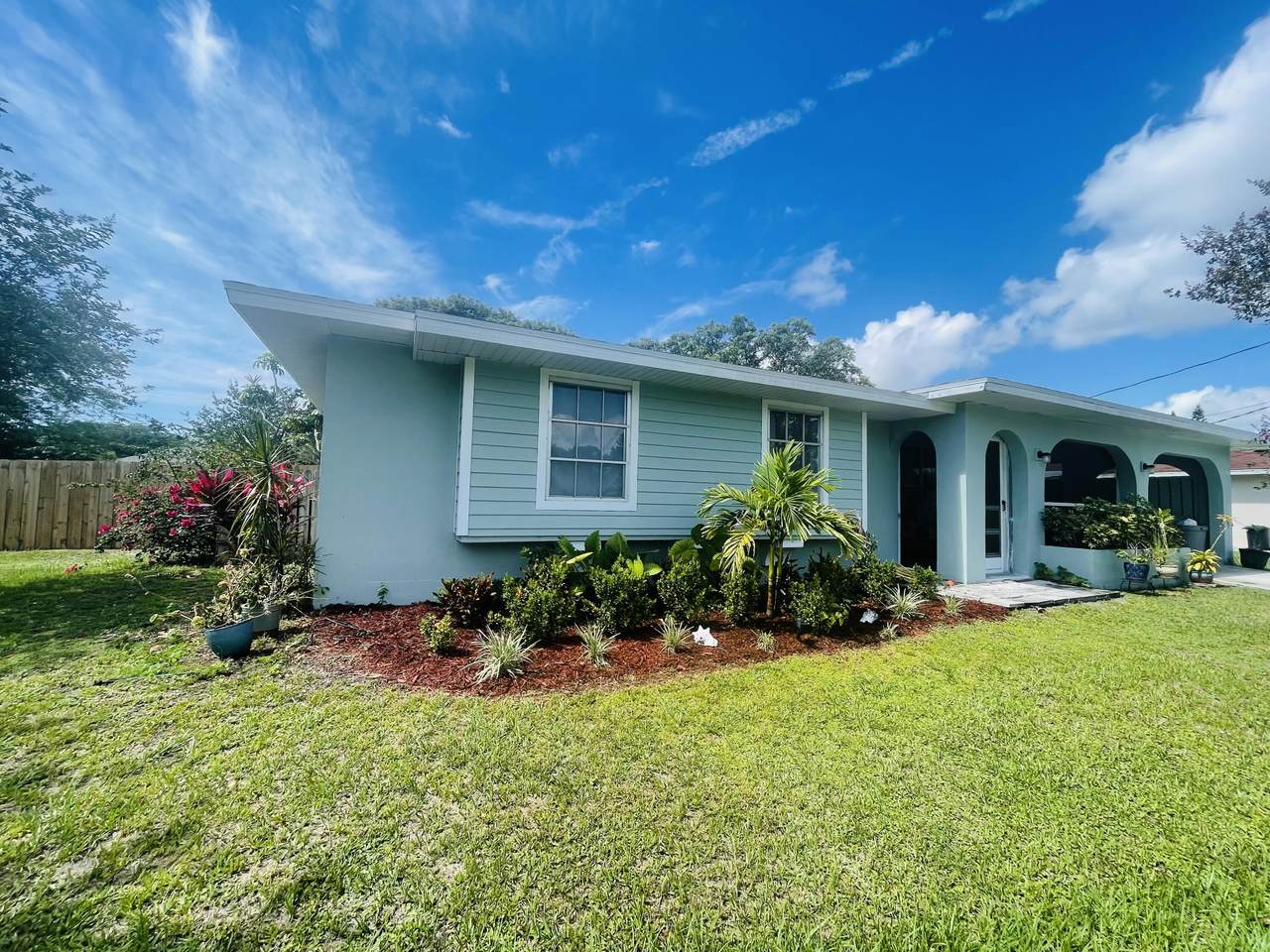 102 Lakehurst Drive - Photo 1