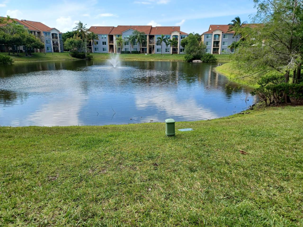904 Villa Circle - Photo 1