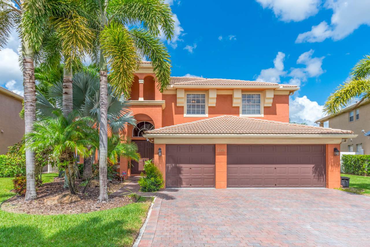 2214 Ridgewood Circle - Photo 1