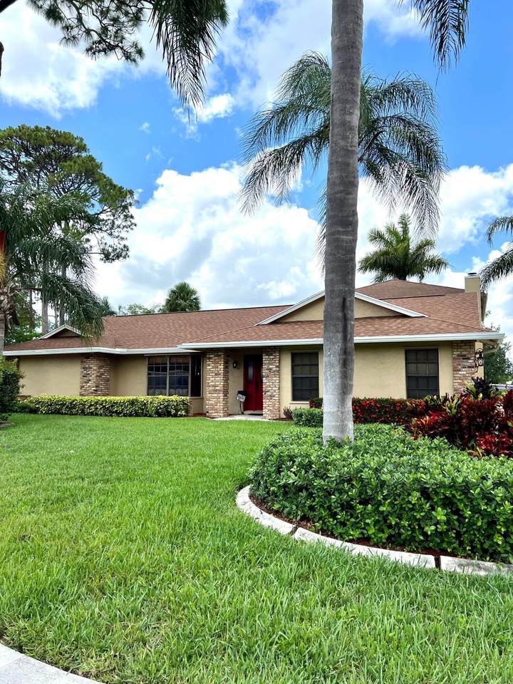 1123 Northumberland Court - Photo 1