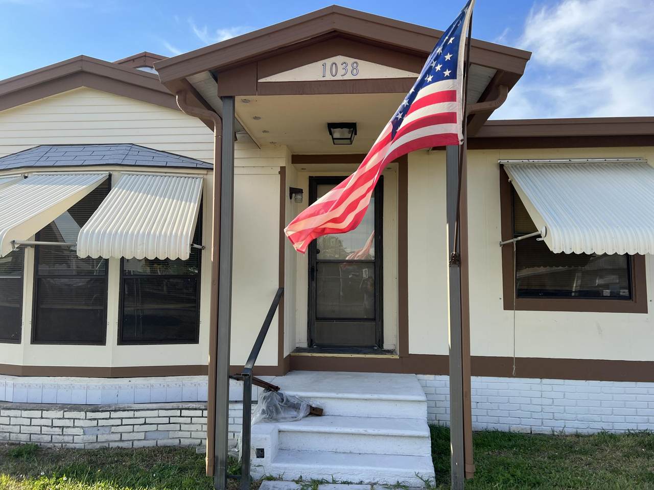 1038 20th Street - Photo 1