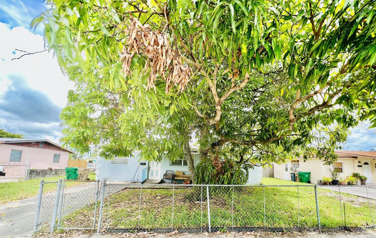6141 39 Street - Photo 1