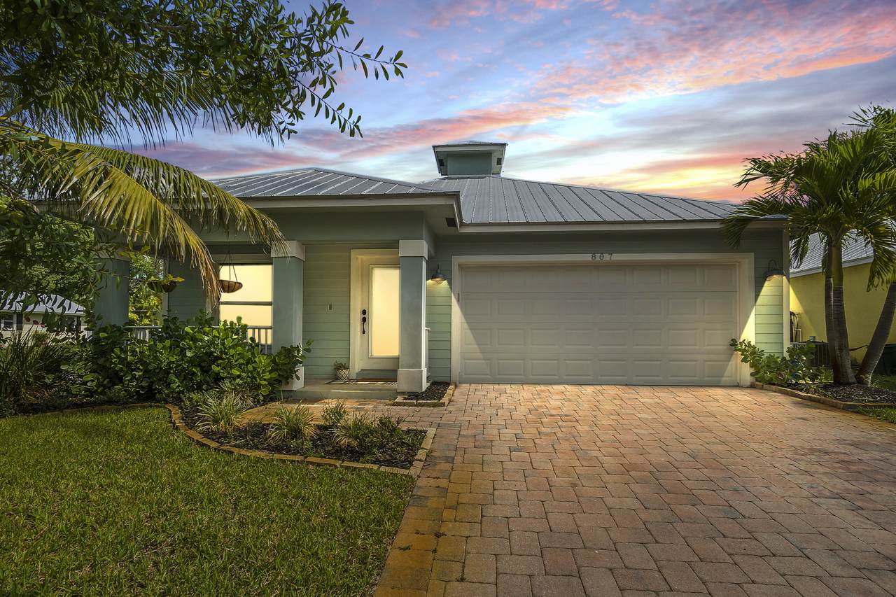 807 28th Street - Photo 1