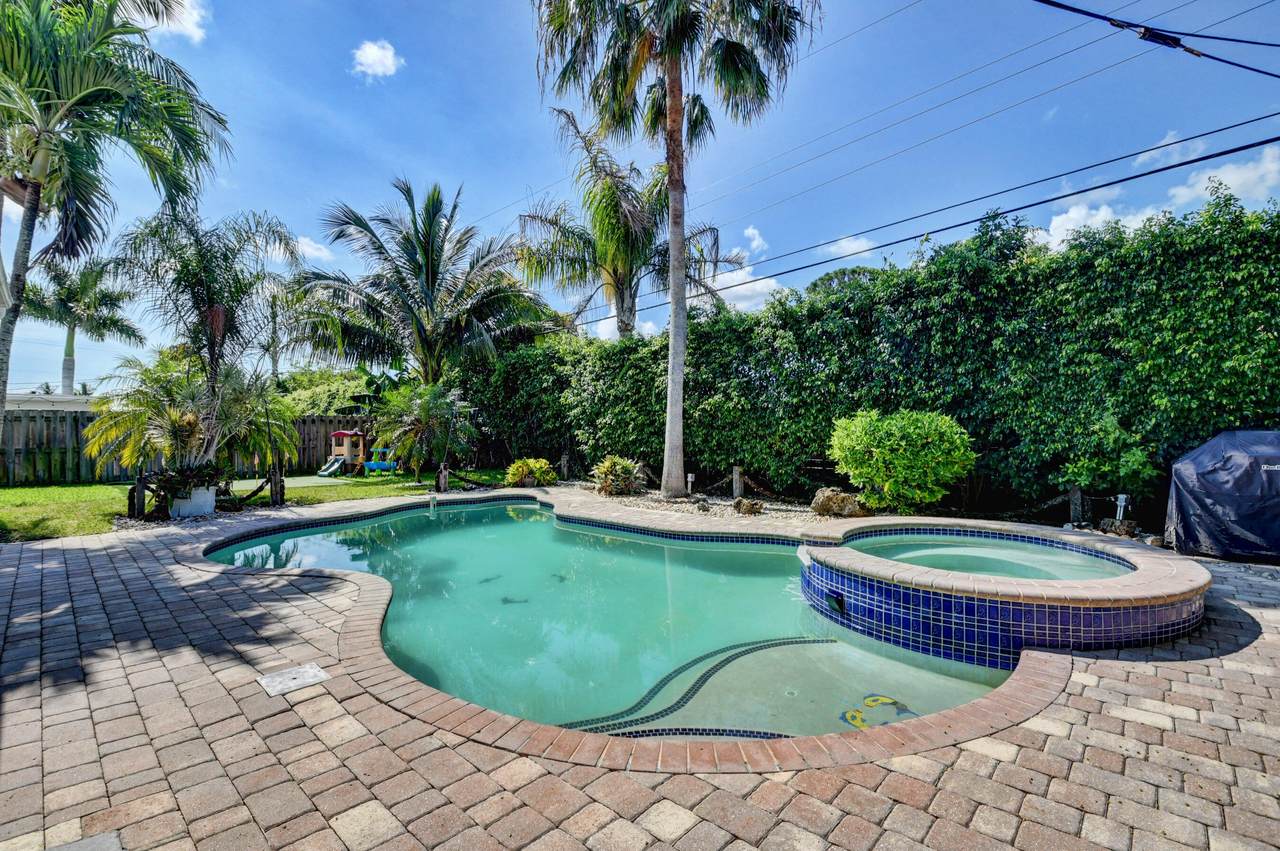 956 4th Street - Photo 1