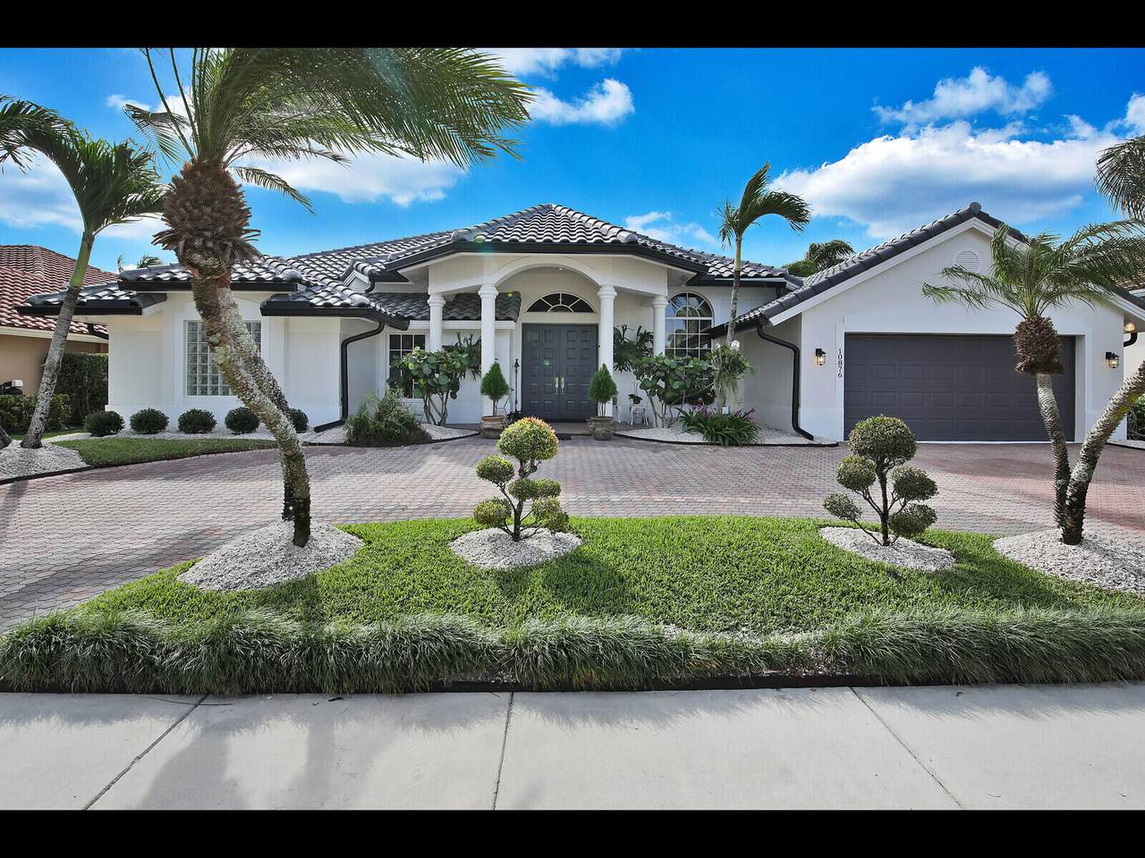 10876 King Bay Drive - Photo 1
