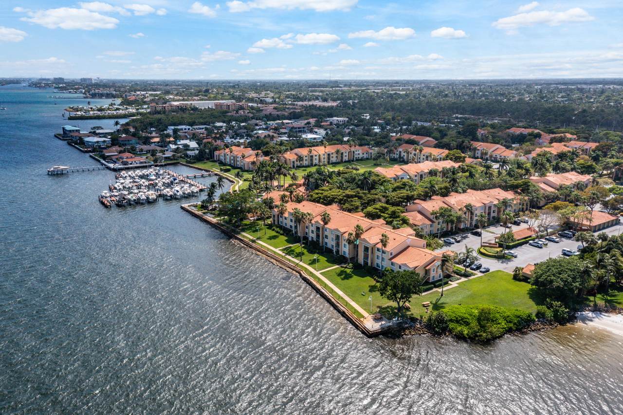 110 Yacht Club Way - Photo 1