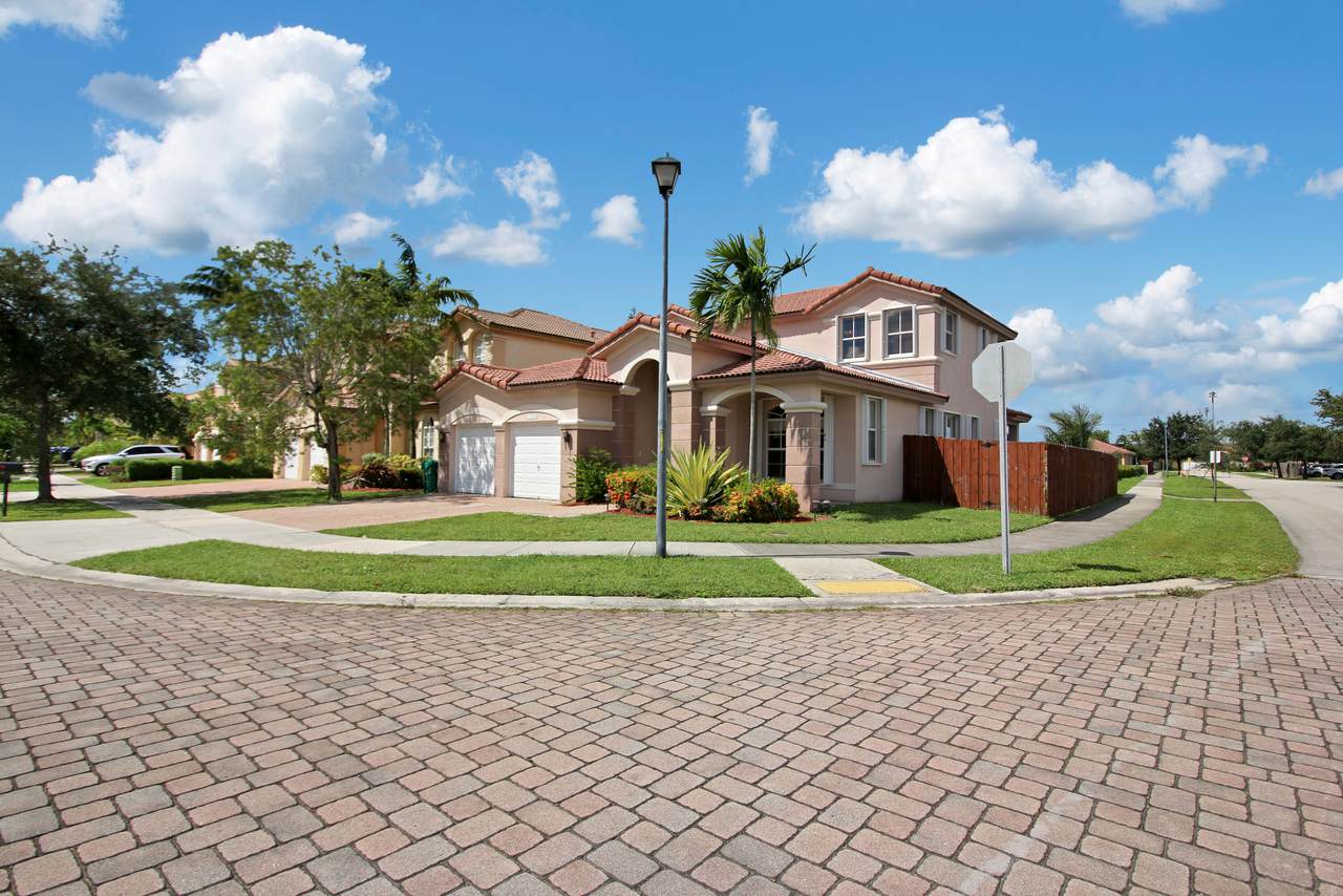 11245 78th Street - Photo 1