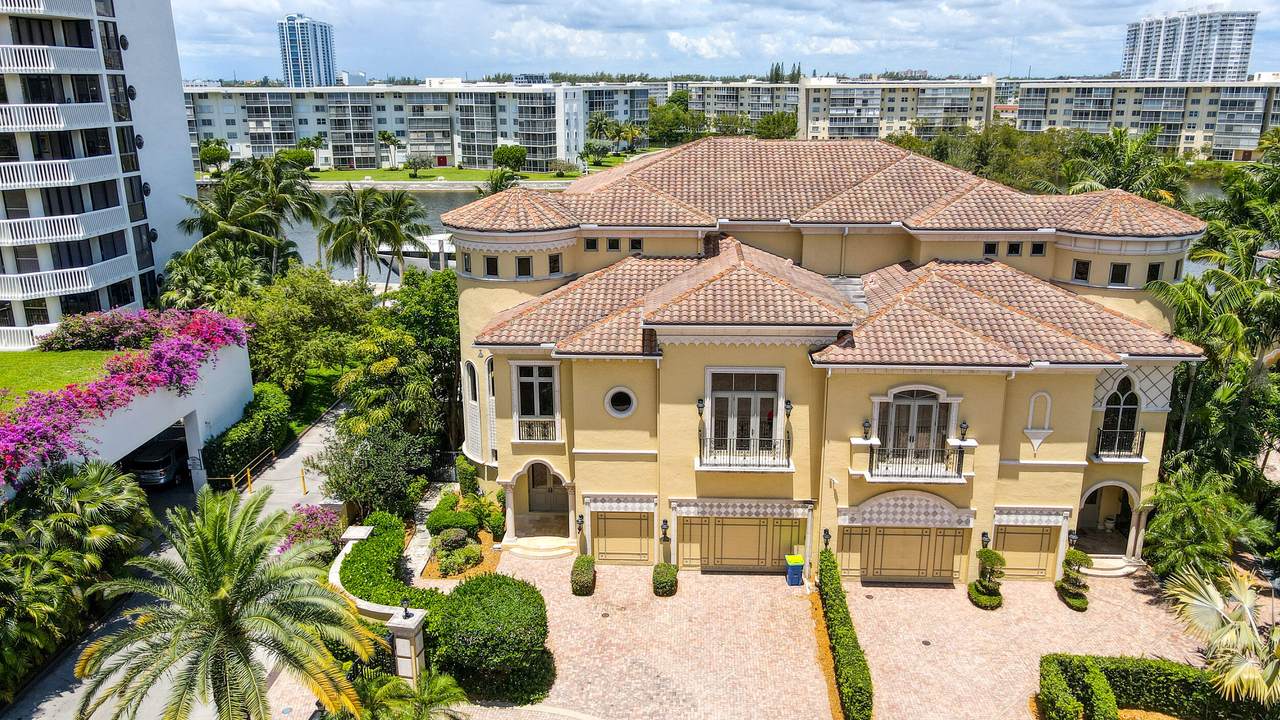 1530 Island Boulevard - Photo 1