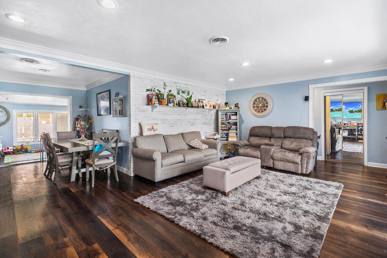 211 18th Street - Photo 1