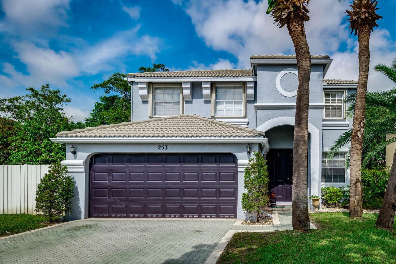 253 Saratoga Boulevard - Photo 1