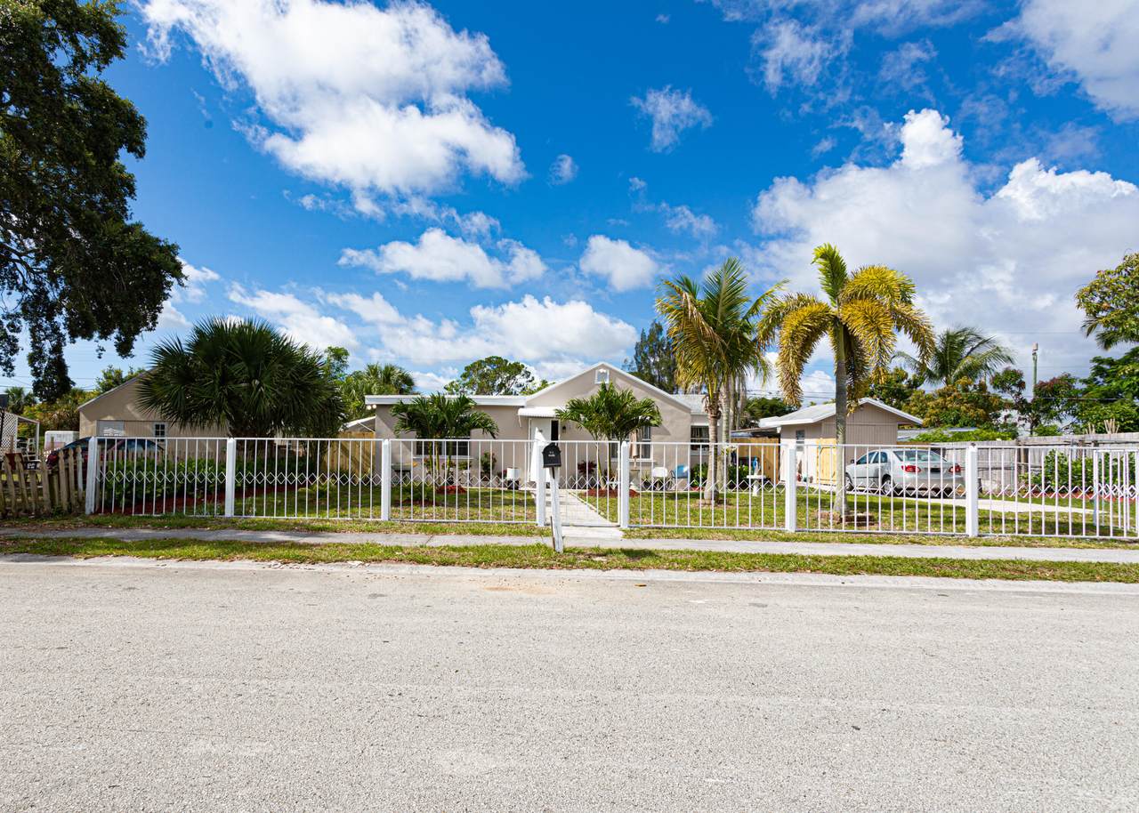 2842 Nokomis Avenue - Photo 1