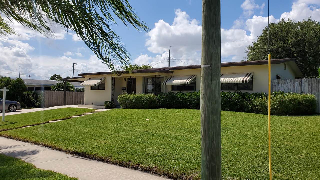 1021 Bloxham Street - Photo 1