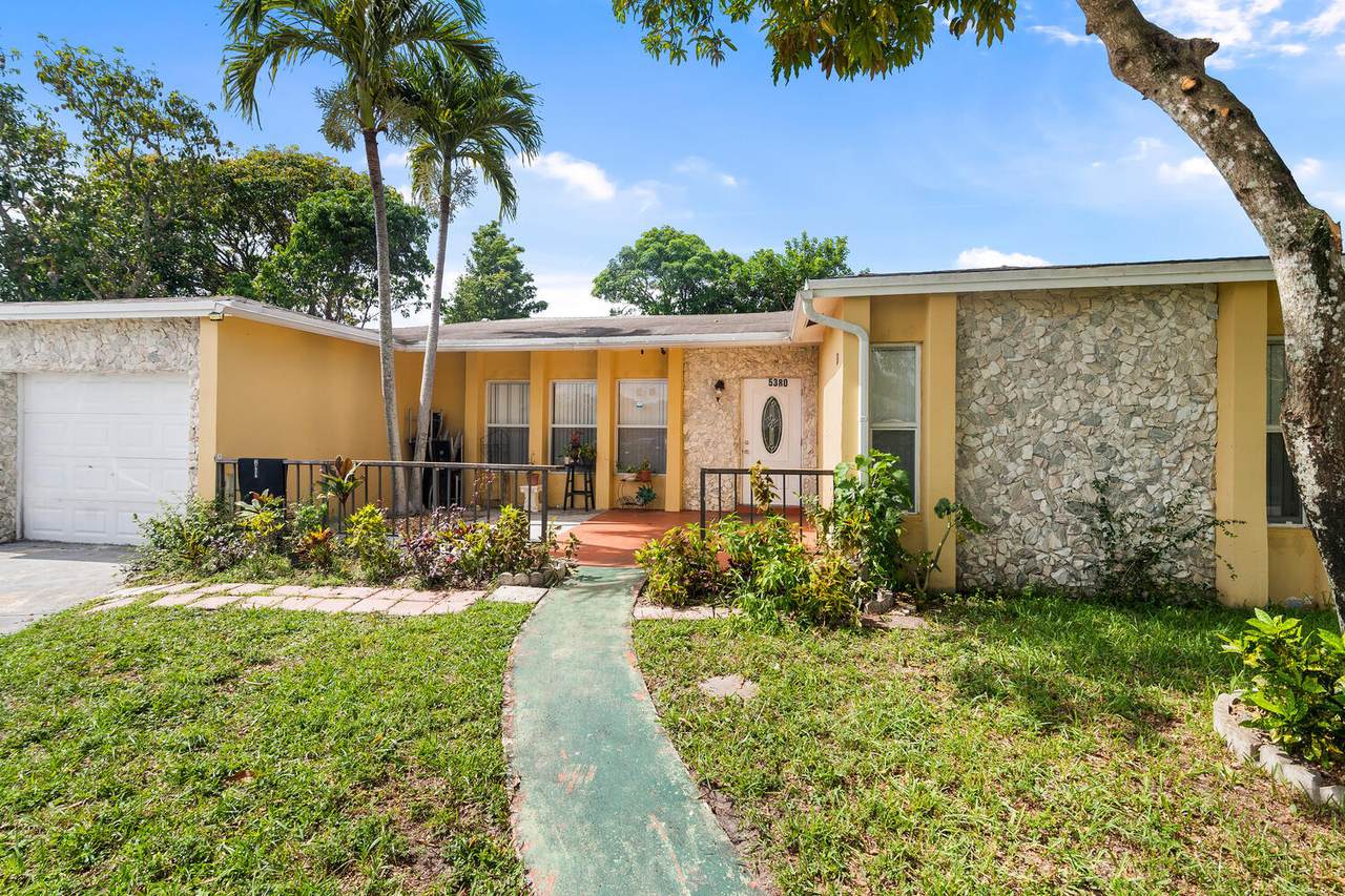 5380 10th Street - Photo 1