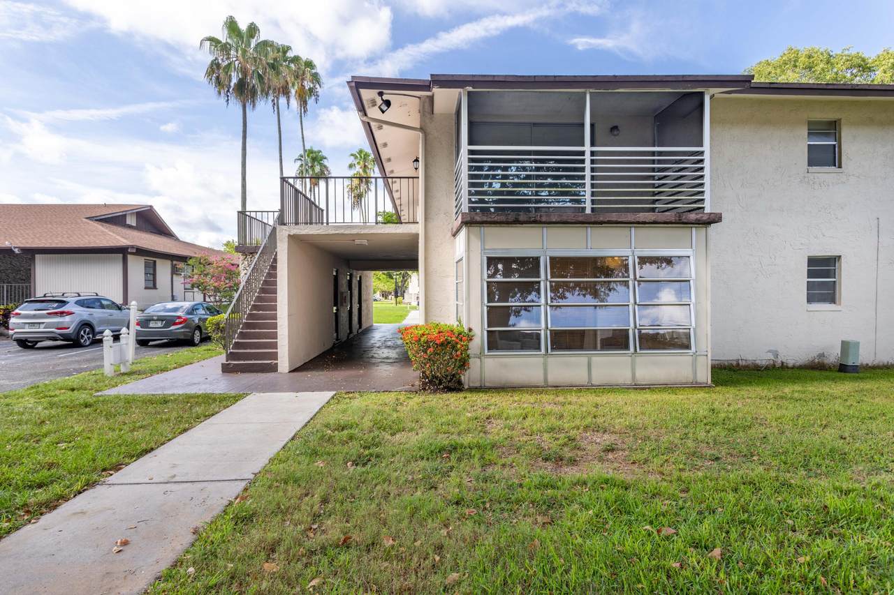 345 Laurel Drive - Photo 1