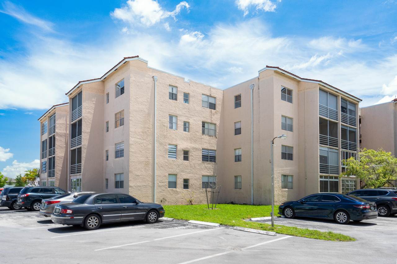 2850 Somerset Drive - Photo 1