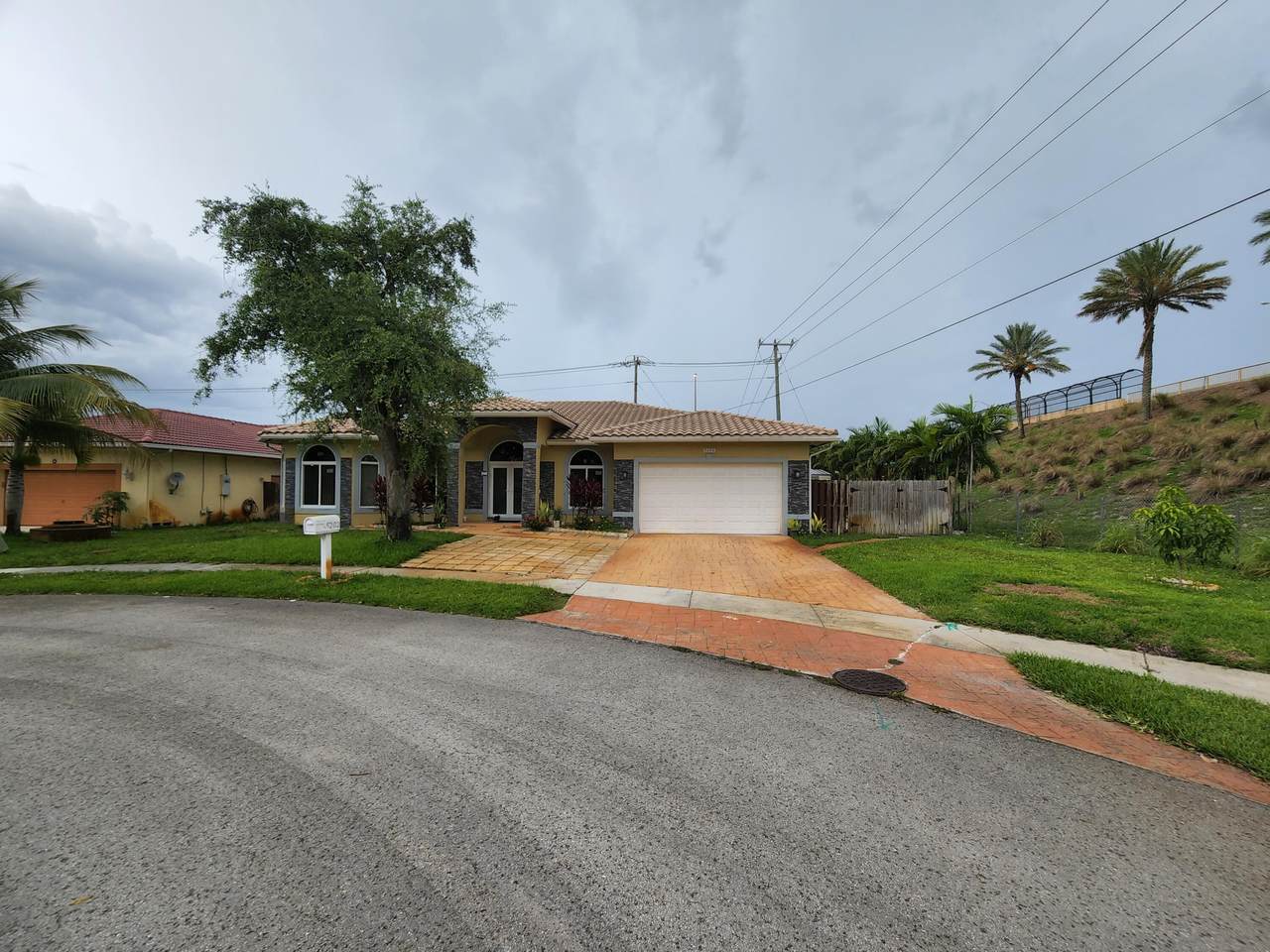 5202 11th Street - Photo 1