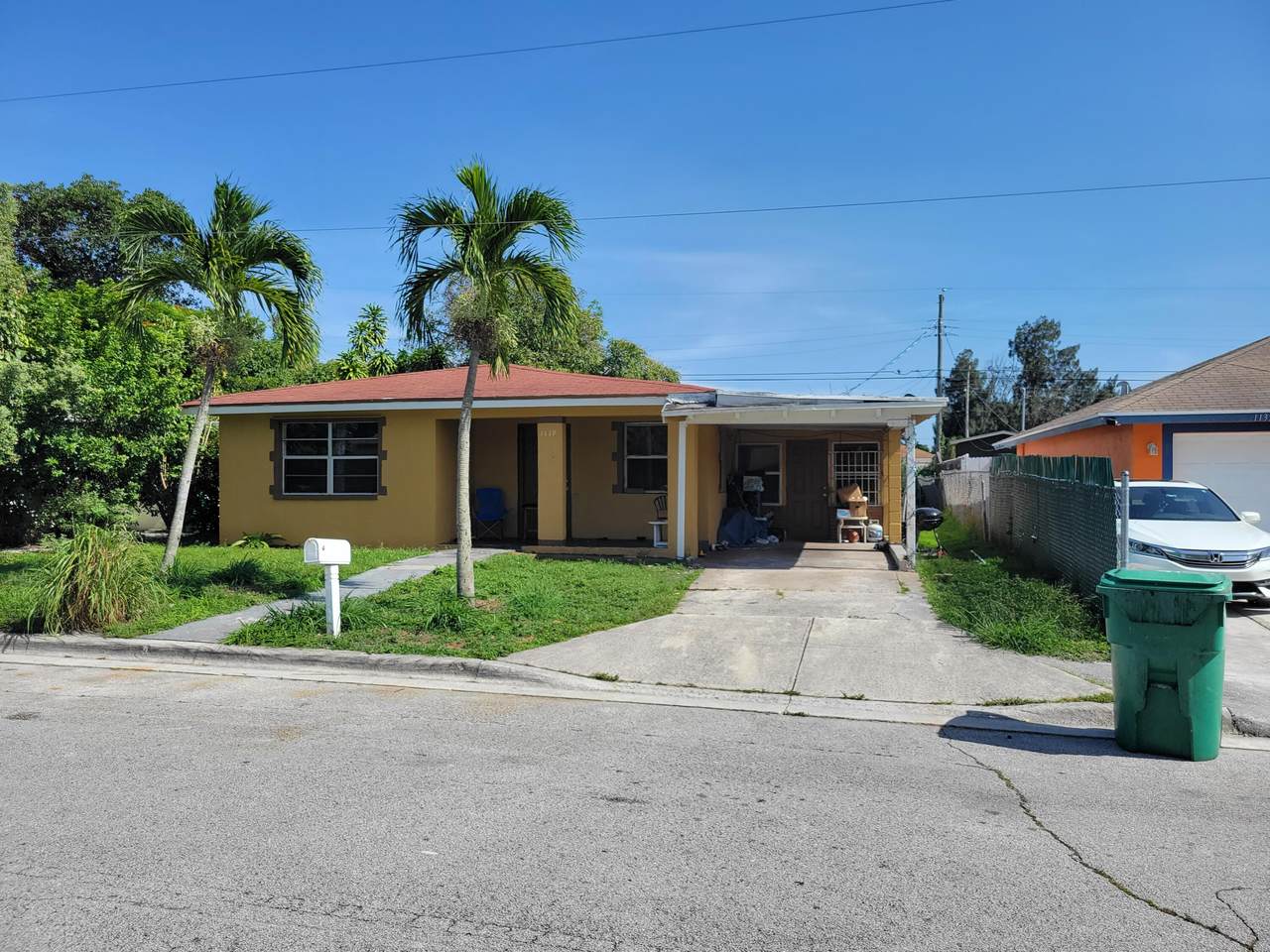1119 32nd Street - Photo 1