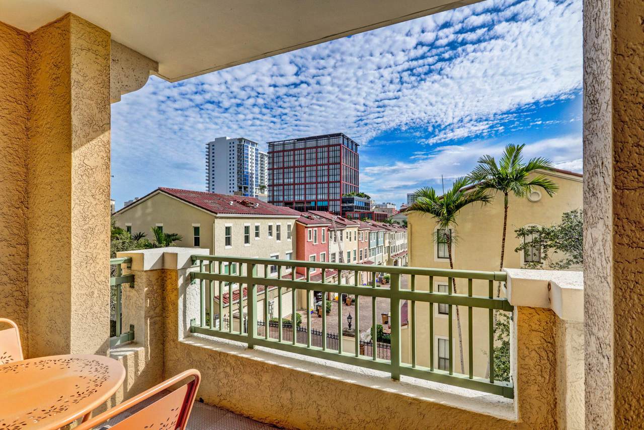403 Sapodilla Avenue - Photo 1