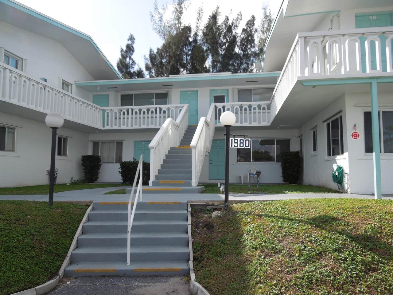 1980 Sunset Avenue - Photo 1