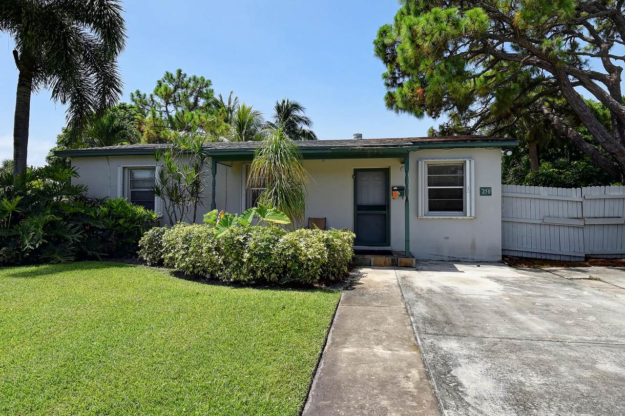 250 16th Street - Photo 1