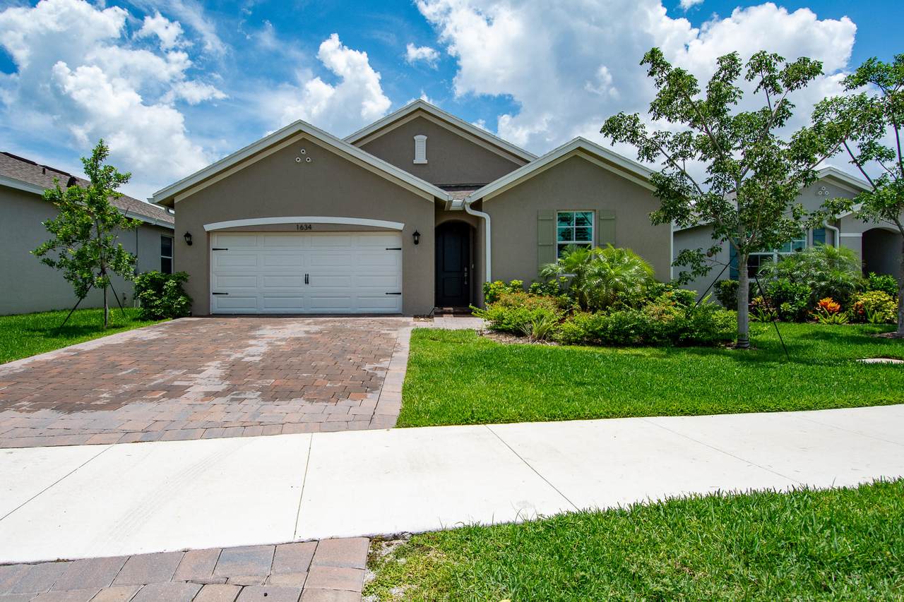 1634 White Pine Terrace - Photo 1