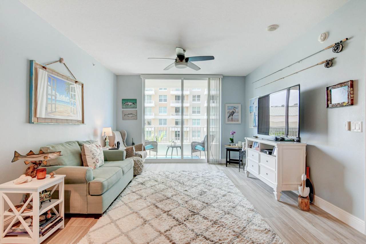 625 Casa Loma Boulevard - Photo 1