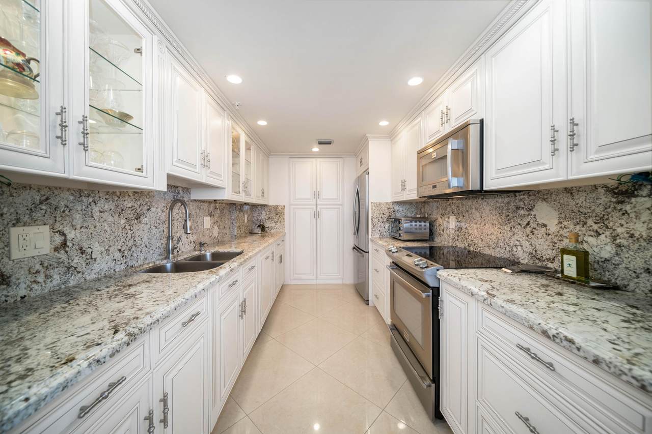 859 Jeffery Street - Photo 1